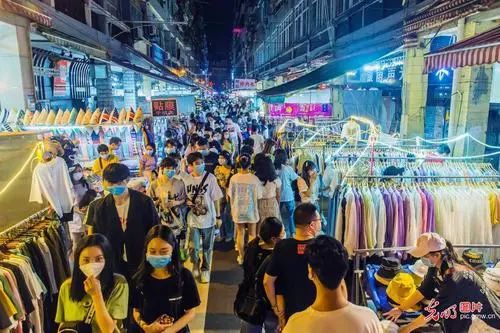 濟(jì)陽西紅市“煙火”重燃 日用品百貨攤位火熱招商，共繪城市活力新畫卷